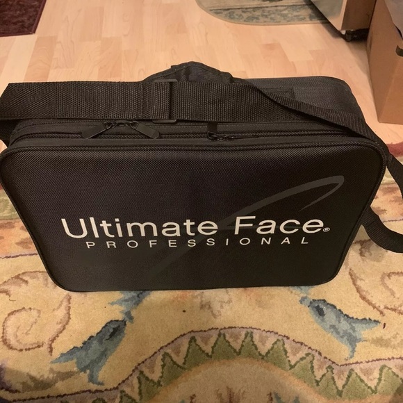 Pro Makeup Crossbody w/adjustable compartments - Picture 4 of 4